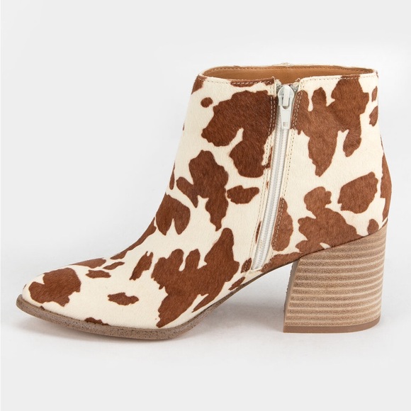 Dolce Vita Cow Print Bootie’s - Picture 2 of 6